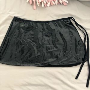 Rave with mi gente vortex wrap mini skirt latex